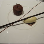 リストランテKubotsu - とろけるチョコレートケーキ、キャラメルのサバァイオーネ、カルダモンのジェラートを添えて