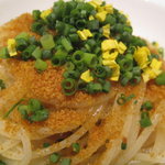 リストランテKubotsu - パスタにたっぷりのおろしたカラスミと葱。と花？