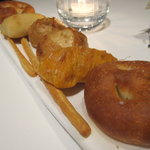 リストランテKubotsu - 最初にテーブルに出されるパン類