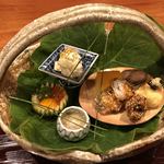 御料理 古川 - 梨とキウイの白和え・イクラ たたきオクラ 温玉・本ししゃもの玄米揚げ ・カステラ玉子・無花果田楽・胡桃飴炊き・ジャンボ落花生塩茹で・水烏賊の塩辛 美しく美味しい