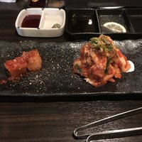SATOブリアン 本店 - キムチとカクテキ