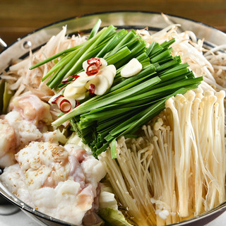 Motsu-nabe (Offal hotpot) with the flavor of Hokkaido Wagyu beef and piping hot teppanyaki Gyoza / Dumpling are also delicious!