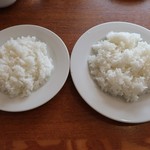 レストラン・サカキ - 普通盛りと少なめのライス比較