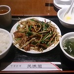 美味閣  - レバニラ炒め定食　1080円