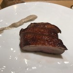 一碗水 - 脆皮香酥鴨(岩手県合鴨、飴をかけて揚げたもの くるみとシナモンのペースト)