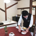 別邸 石の家 - テーブル・チェックイン