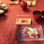 別邸 石の家 - お造りは鰹・イサキ・姫鯛