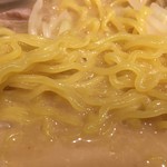 北海道らーめん おやじ - 縮れ麺アップ