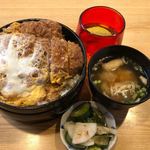 とんかつ春 - かつ重（上）・970円