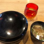 とんかつ春 - お櫃型の丼とか書いておきながら横から撮るのを忘れてしまったとかどうなの、あたし。