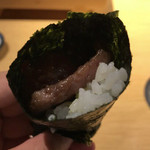 春夏秋冬ざこや - 牛の炙りとイクラの手巻き