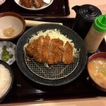 かつふじ - ロースカツ定食500円