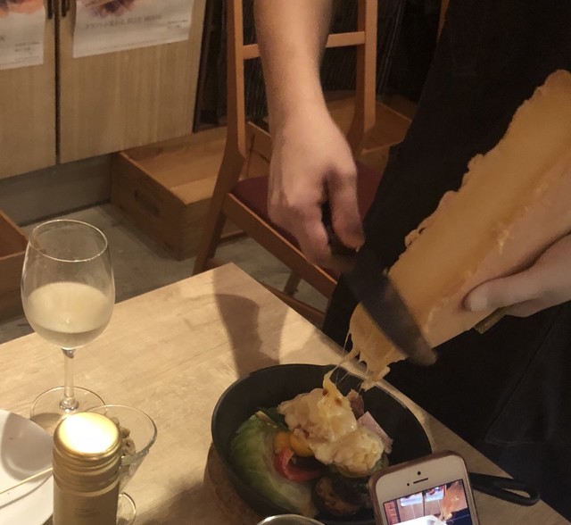 北海道ラクレットチーズ シュラスコ食べ放題 Cheese Drop 御茶ノ水店 チーズドロップ 御茶ノ水 バル バール 食べログ