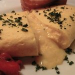 ビーボ デイリースタンド - 「チーズオムレツ」:玉子の旨みの中にチーズの塩気と艶やかなコク♪