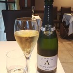 グラスシャンパンで乾杯(*￣∇￣)ノ