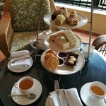 JIM THOMPSON TEA ROOM - ポットの紅茶にスイーツ、サンドウィッチ、スコーンの3段スタンド、HIGH TEA SETは2名分RM100.0