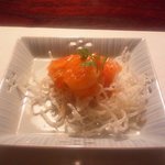 空 - 箸休め：　トマトノカッペリーニではなく下は揚げビーフン