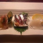 空 - お造り三品：鯵のカルパッチョ、秋刀魚、塩でいただく槍烏賊