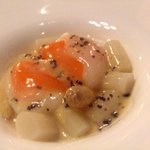 コジト - フランス産ゆであげホワイトアスパラガスと半熟卵トリュフ入りソース　ブール・ブラン