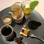 ル・プランタン - アーモンドチョコレート、フローズンケーキ、レモンのゼリー、洋梨、アールグレイ他デザートとコーヒー