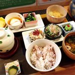 Zen - 栄養バランスのとれた定食