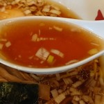 正月屋分店 支那そば やまき - スープ。リフト(^-^)/
      