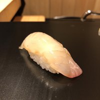 鮨 竜介 - 真鯛の昆布締め