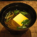 割烹 紬 - 玉子豆腐の椀物。
