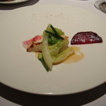 ミシェル・ブラス トーヤ ジャポン - ポワレしたヒラメ、玉葱～バター＆ビーツ＆縞ビーツ～