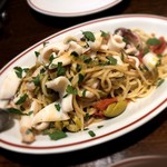 ダ マッサ - 白いかとオリーブとミニトマトのスパゲティ