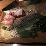 かえるの九八郎 - 炙りしめさば＆お刺身(鯛、かんぱち)