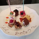 マダム・トキ - お祝いのデザート皿「ママ、おめでとう」