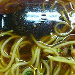お多津 - なつかしい”ザ・中華そば”なスープの色