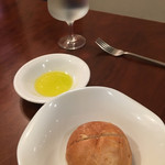 ビストロ ケー - 自家製パンとオリーブオイル