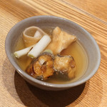 わらじや - う鍋をとりわけて