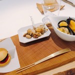 ラ クレリエール - 2018.8.  ブータンノアールのミニバーガー・グルヌイユのムニエル・モンサンミッシェル産 ムール貝