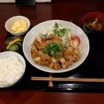 Nihon Shuto Sengyoto Kamameshi Taikoubou Hoppechi - Cランチ（800円）