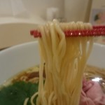 すすり - 低加水率ストレート麺は自家製麺