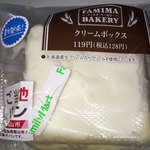 Family Mart - 
                      なんかパン買ったらタイミング悪くパン屋さんに働いている
                      仲良しさんからパン山程いただきおやつにパンを7個食べてしまった)^o^(