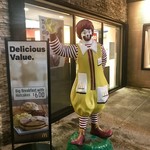 McDonald's  - 日本では見かけないドナルド(ロナウド)。