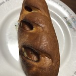 ローソン・スリーエフ - 料理写真:粗挽きソーセージフランスパン＠180円