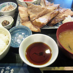 魚四季 - マグロのアゴ焼き定食