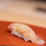 三笠鮨 - 九百匁（≒3.5kg）鮃（ひらめ）、四日熟成（よつかねかし）