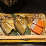 乳頭温泉郷 妙乃湯 - テーブル上の様子　ズームアップ