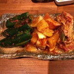 炭火焼肉ぐら - キムチ盛り合わせ（30.9）