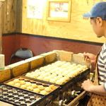 たこ焼き みはし屋 - 焼いてます