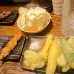 ヤマイモとアボガドの天ぷらと串焼など