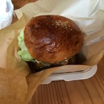 ビトウィーン ザ ブレッド - 