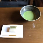 茶室寿楽庵 - 白砂青松(羊羹)と抹茶¥1000。