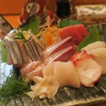 よし寿司 - 上品な盛り付けです